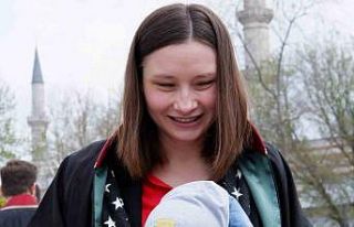 Pencereden düşen avukat kaldırıldığı hastanede...