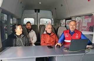 Polisin Mobil Göç Noktası uygulama aracı ile denetimleri...