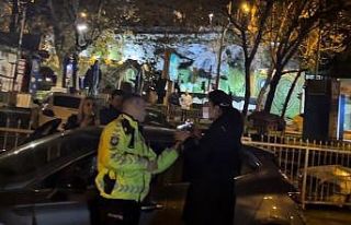 Polislerin sabır sınavı: 1.96 promil alkollü sürücü...