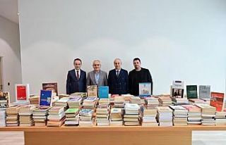 Prof. Dr. Fahrettin Tızlak’tan Antalya Kütüphanesi’ne...