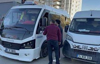 PTT kargo aracı ile dolmuş şoförünün trafik...