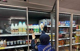 Raflarda bulunan tarihi geçmiş ürünler imha edildi