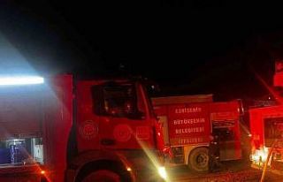 Sabaha kadar süren yangında çiftlik kül oldu