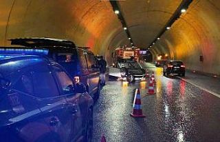 Sağanak yağış kazayı beraberinde getirdi: Tünel’de...