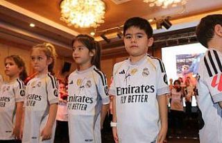 Sahne minik Arda Güler’lerle doldu: Güler ailesi...