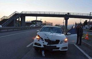 Sakarya’da feci kaza: Otomobilin çarptığı bir...