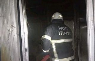 Samandağ’da yanan konteyner kullanılamaz hale...