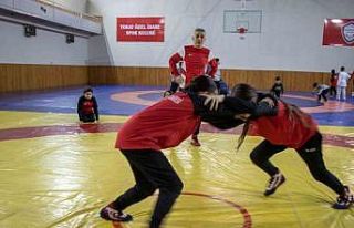Şampiyon güreşçi Nesrin Baş, Tokat’ta kız...