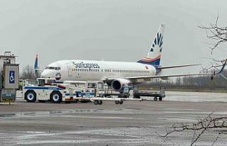 Samsun’da martı sürüsüne çarpan yolcu uçağı,...