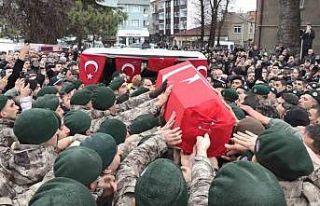 Samsunlu şehit polis, görev arkadaşlarının omzunda...
