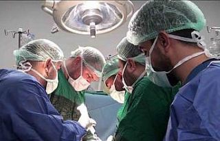 Şanlıurfa’da 25 santimetrelik dev kist ameliyatla...