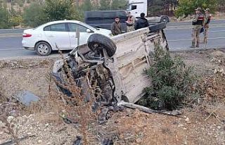 Şanlıurfa’da hafif ticari araç devrildi: Baba...