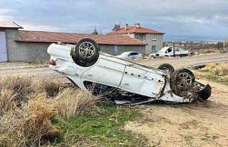 Şarampole devrilen otomobil sürücüsü yaralandı