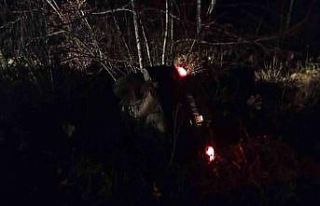 Şarampole devrilen otomobilden sızan yakıt paniğe...