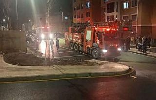 Şarjda bırakılan cep telefonunun bataryası patladı