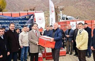 Sason’da arıcılara organik kovan desteği