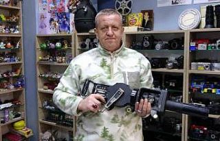 Sesi makineli tüfek, kendisi fotoğraf makinesi