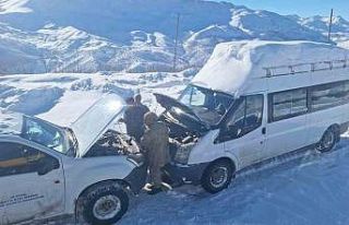 Siirt’te kardan kapanan 278 köy yolu ulaşıma...