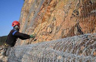 Sık sık heyelanların yaşandığı 2 bin rakımlı...