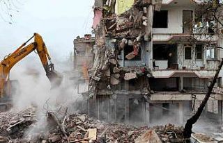 Sındırgı’da deprem sonrası yıkımlar yeniden...