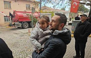 Sındırgı’da evlerinin yıkılışını hüzünlü...