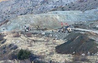 Sivas’ta göçük altında kalan madenciyi arama...