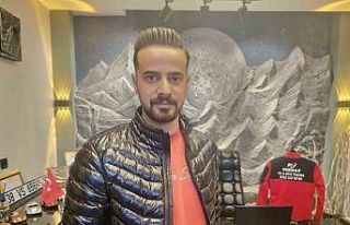 Sosyal medyada öğrendiği Heimlich manevrası bebeğin...