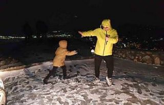 Spil Dağı Milli Parkı’na mevsimin ilk karı yağdı