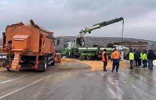 TAG Otoyolu’nda yanan tırlar kaldırıldı, yol...