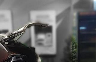 Takla atan araç banka şubesine çarparak durabildi:...