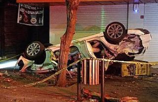 Takla atan araçta bulunan 1 kişi öldü, 1 kişi...