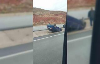 Takla atan otomobil refüje düştü: 2 yaralı