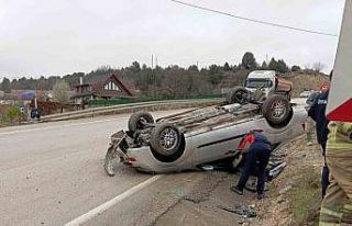 Takla atan otomobilden yara almadan kurtuldu