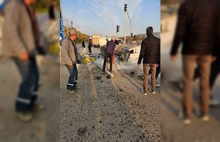 Takla atarak hurdaya dönen araçta gelin ve kaynana...