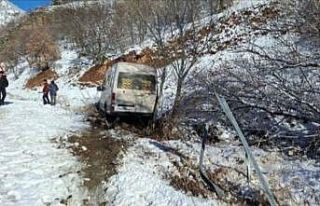 Taraftarları taşıyan minibüs şarampole kaydı