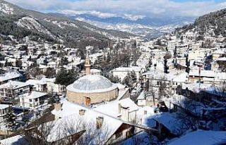 Tarihi osmanlı kasabasında kış güzelliği