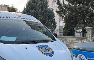 Tartıştığı eşini tabancayla bacağından vurarak...