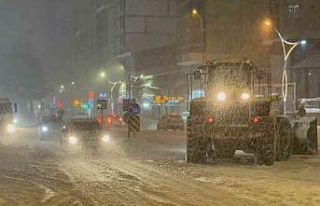 Tatvan’da 15 köy yolu ulaşıma kapadı: Merkezde...