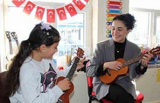 Tek öğretmen, dört öğrenci: Köy okuluna yürek...