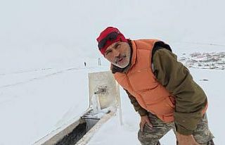 Tokat’ta eksi 10 derece çeşmeyi dondurdu