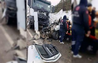 Tokat’ta kamyonet ile tır çarpıştı: 1 ölü,...