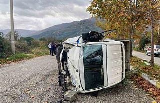 Traktöre çarpmamak için manevra yaptı, devrilen...