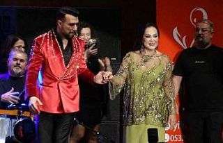 Türkan Şoray, ‘İyilik Korosu’ ile Mersin’de...