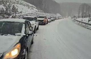 Uludağ’da trafik çilesi, kilometrelerce kuyruk...