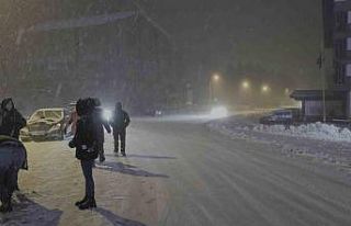 Uludağ’da yoğun kar var...Ekipler yolların kapanmaması...