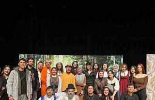 Üniversiteli gençlerin ’Zoraki Hekim’ oyunu...