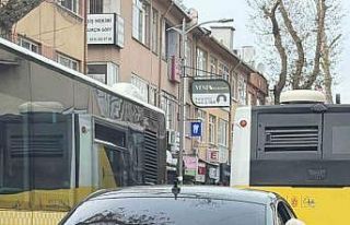 Üsküdar’da yeni başkan eski başkanın makam...