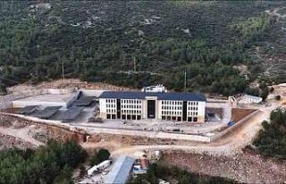 Vali Akbıyık, çevre dostu yeni binayı inceledi