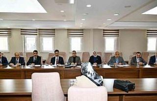 Vali Çiçek halk gününde vatandaşların sorunlarını...