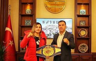 Vali Eldivan’dan dünya şampiyonu Turhan’a tebrik